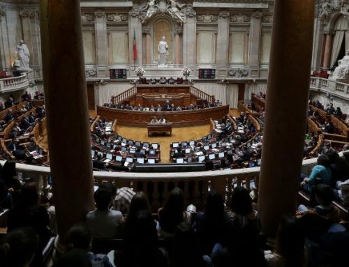 Parlamento aprova audição de Pizarro sobre obstáculos no acesso ao aborto no SNS