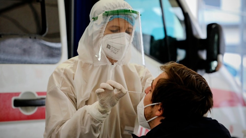 Jovens dos 18 aos 24 anos são grupo com maior incidência de infeção