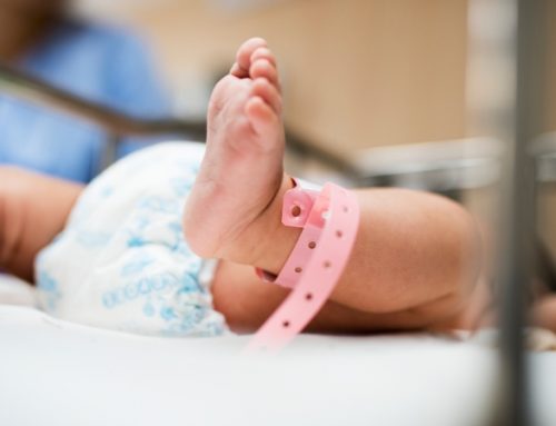 Expulsão do médico do bebé sem rosto está relacionada com mais casos