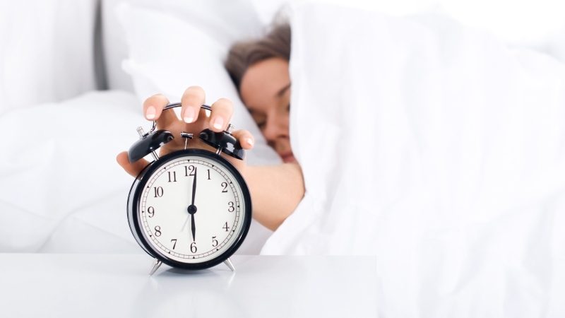 Pneumologistas alertam para a importância de dormir bem, mesmo em férias