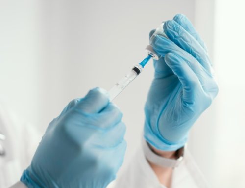  Vacina adaptada à Ómicron reduz internamento de idosos em 81%, indica estudo israelita