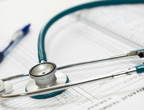 Número de médicos do trabalho é insuficiente para vigiar a saúde da população empregada