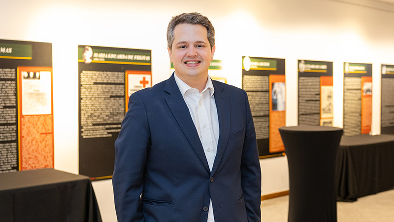 <i class="iconlock fa fa-lock fa-1x" aria-hidden="true" style="color:#e82d43;"></i> Gripe. Vacina previne infeção e perda de autonomia nos idosos